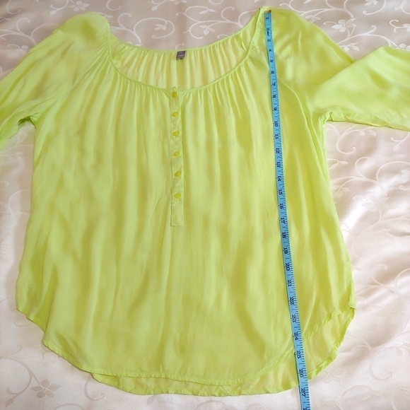 Light green flowy blouse - Picture 7 of 7